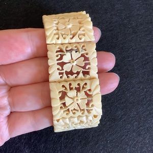 Vintage hand carved bone stretch bracelet.
